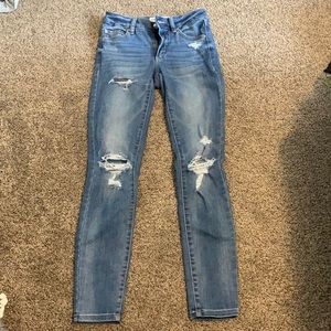 Garage mid rise ripped jeans!